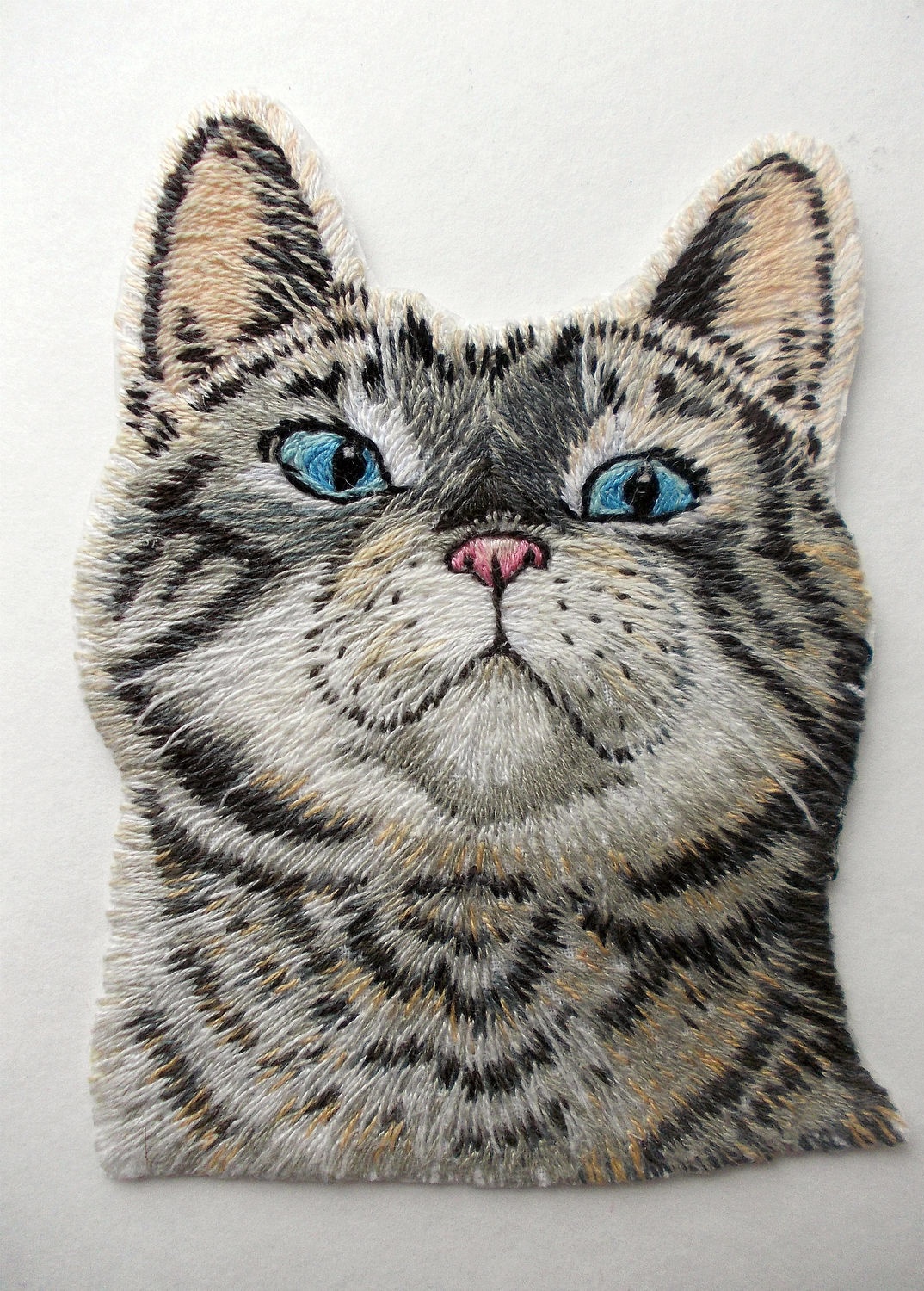 Элементы, украшающие отдельные фрагменты одежды. К примеру, таким котом можно украсить любой карман.