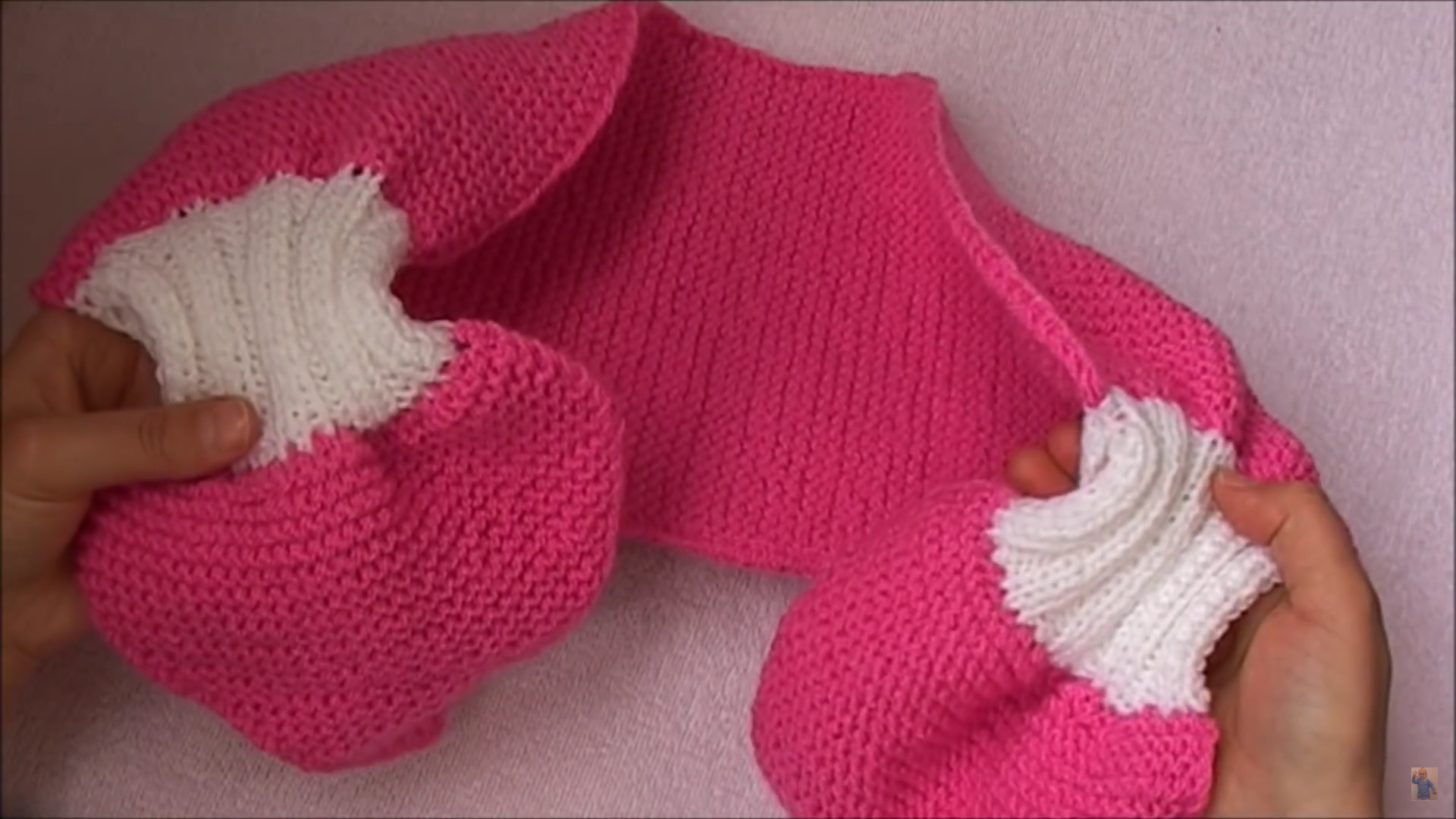 Розовый детский шарф.
