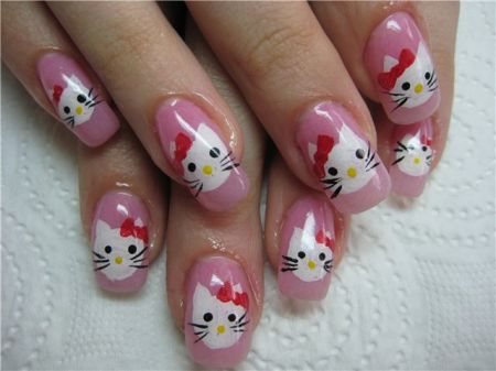 рисунок Hello Kitty на ногтях