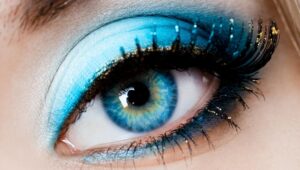 красивый новогодний макияж для голубых глаз